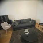 Spacieux Deux Chambres A 5Min De L Aeroport