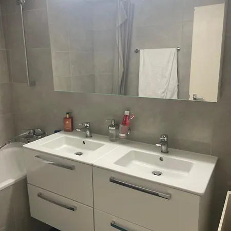 Spacieux Deux A 5min De L Aeroport Apartamento *